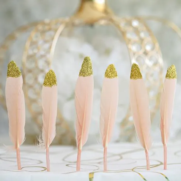 Hovedbilde Dekorative Fjær Rosa Med Gull Glitter 30pk
